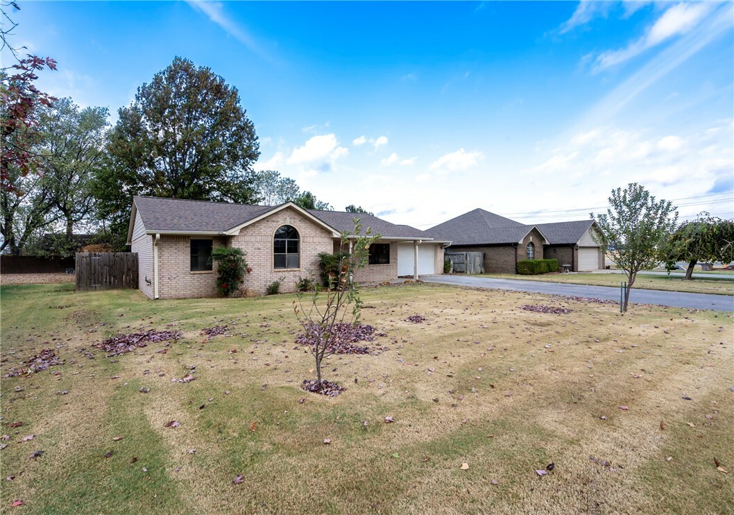 Property Photo:  1004 Lyndale Street  AR 72761 