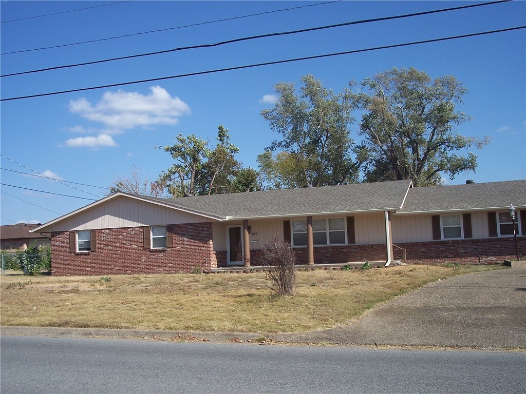 Property Photo:  709 S 15th Street  AR 72758 