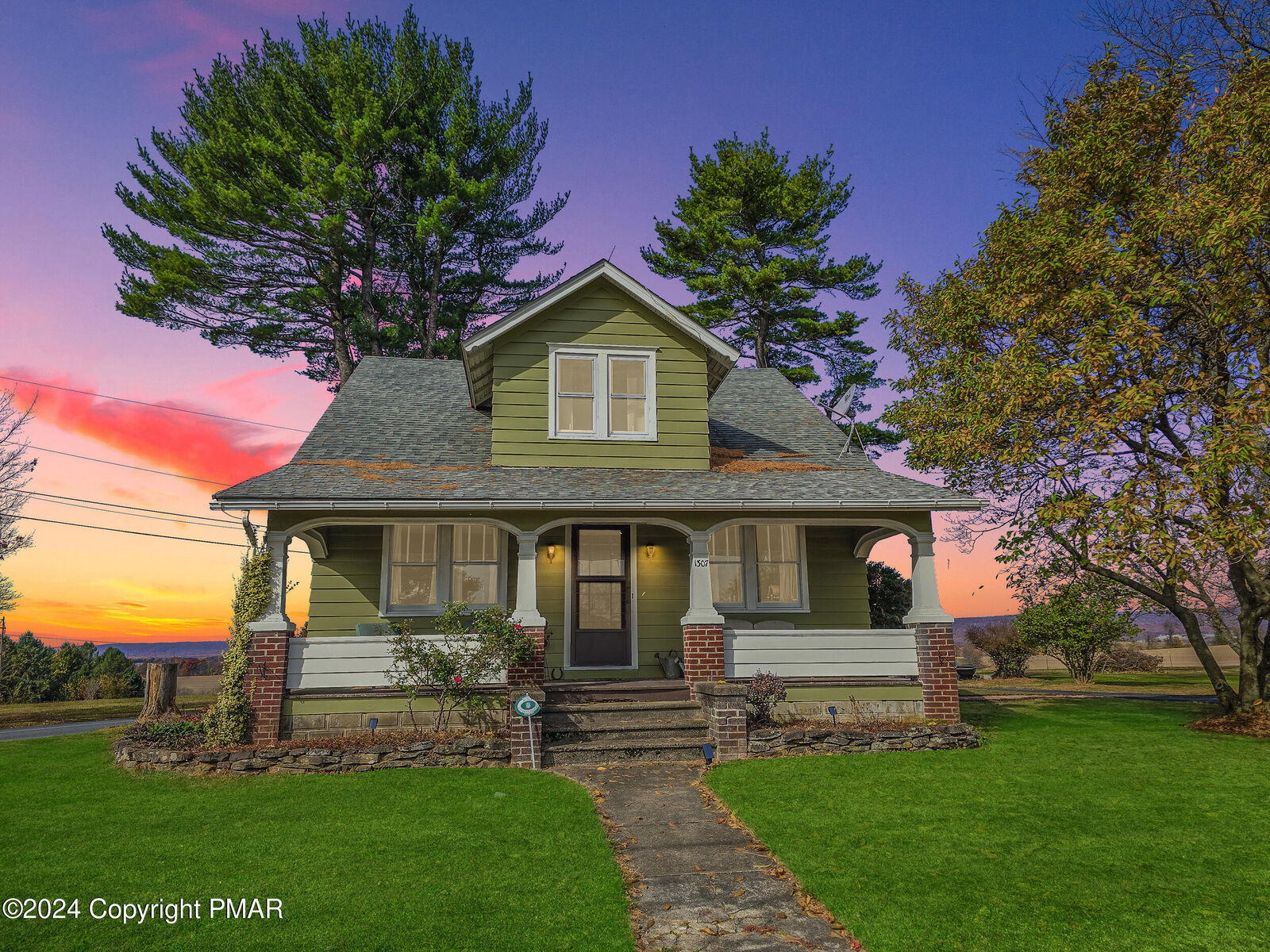 Property Photo:  1307 Bangor Road  PA 18064 