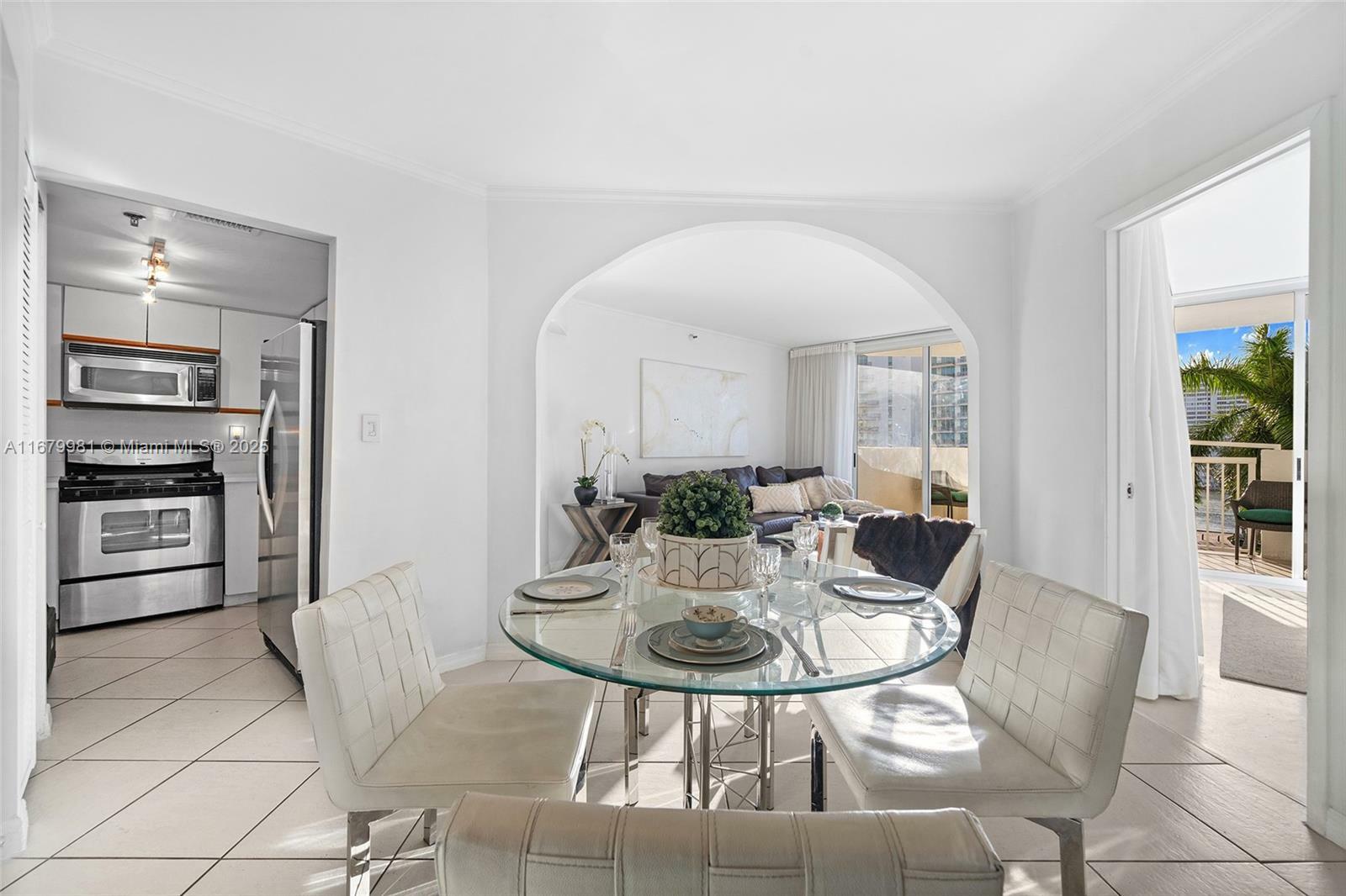 Property Photo: 1621 Bay Rd 606 FL 33139