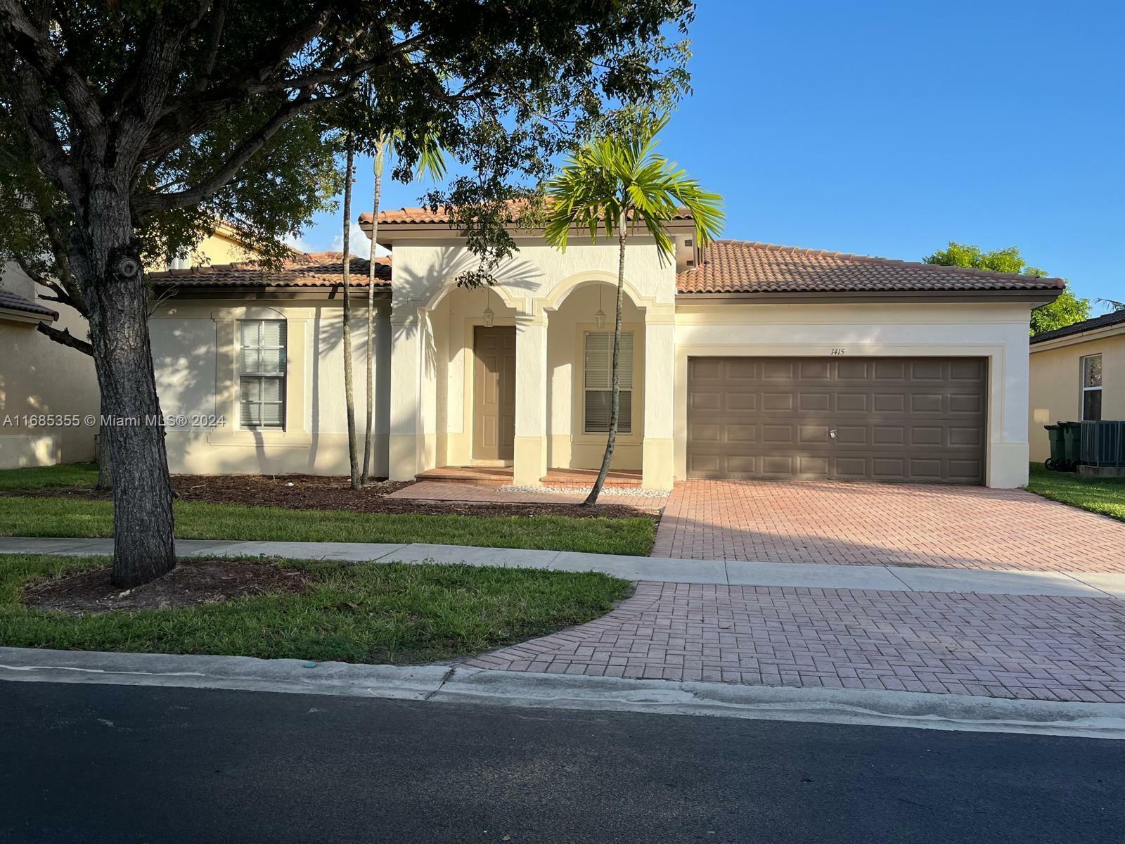 Property Photo: 1415 NE 40th Road FL 33033
