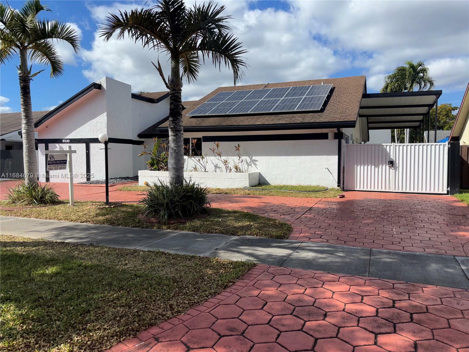 Property Photo: 9230 SW 100th Ave Rd FL 33176