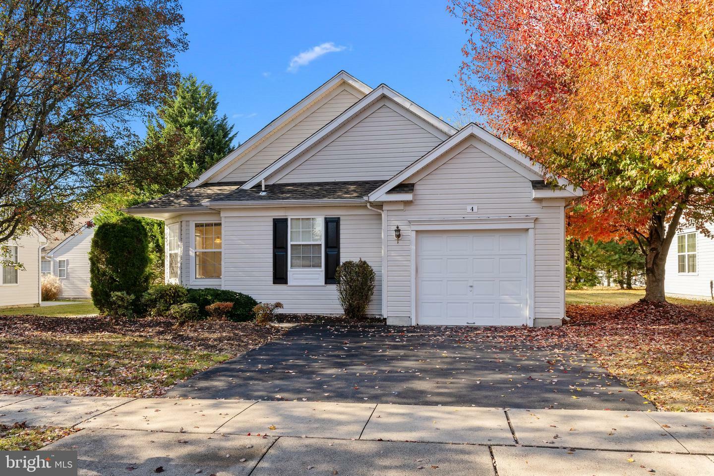 Property Photo:  4 Yarrow Way  PA 19047 