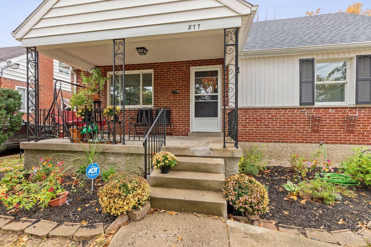 Property Photo:  877 Oakfield Avenue  OH 45224 