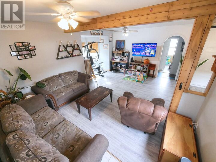 Property Photo: 1322 Glendale Avenue BC V0G 1Z0