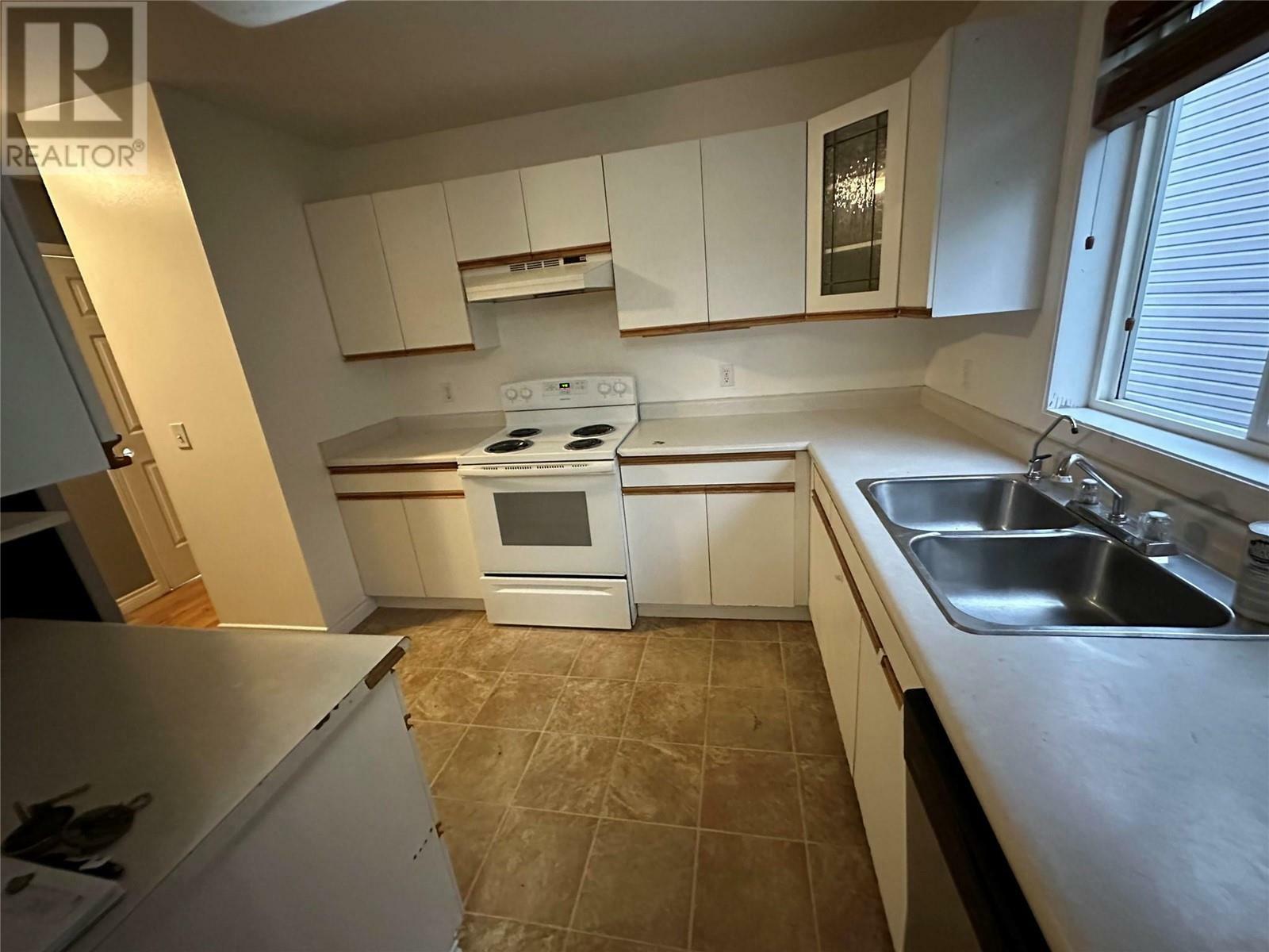 Property Photo:  530 Gleneagles Drive  BC V2E 1X2 