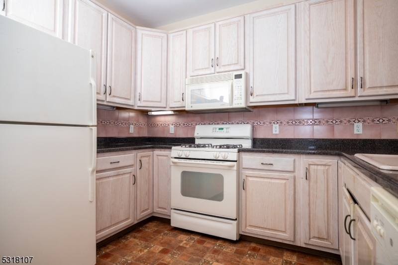 Property Photo:  2312 Franklin Ln 312  NJ 07866 