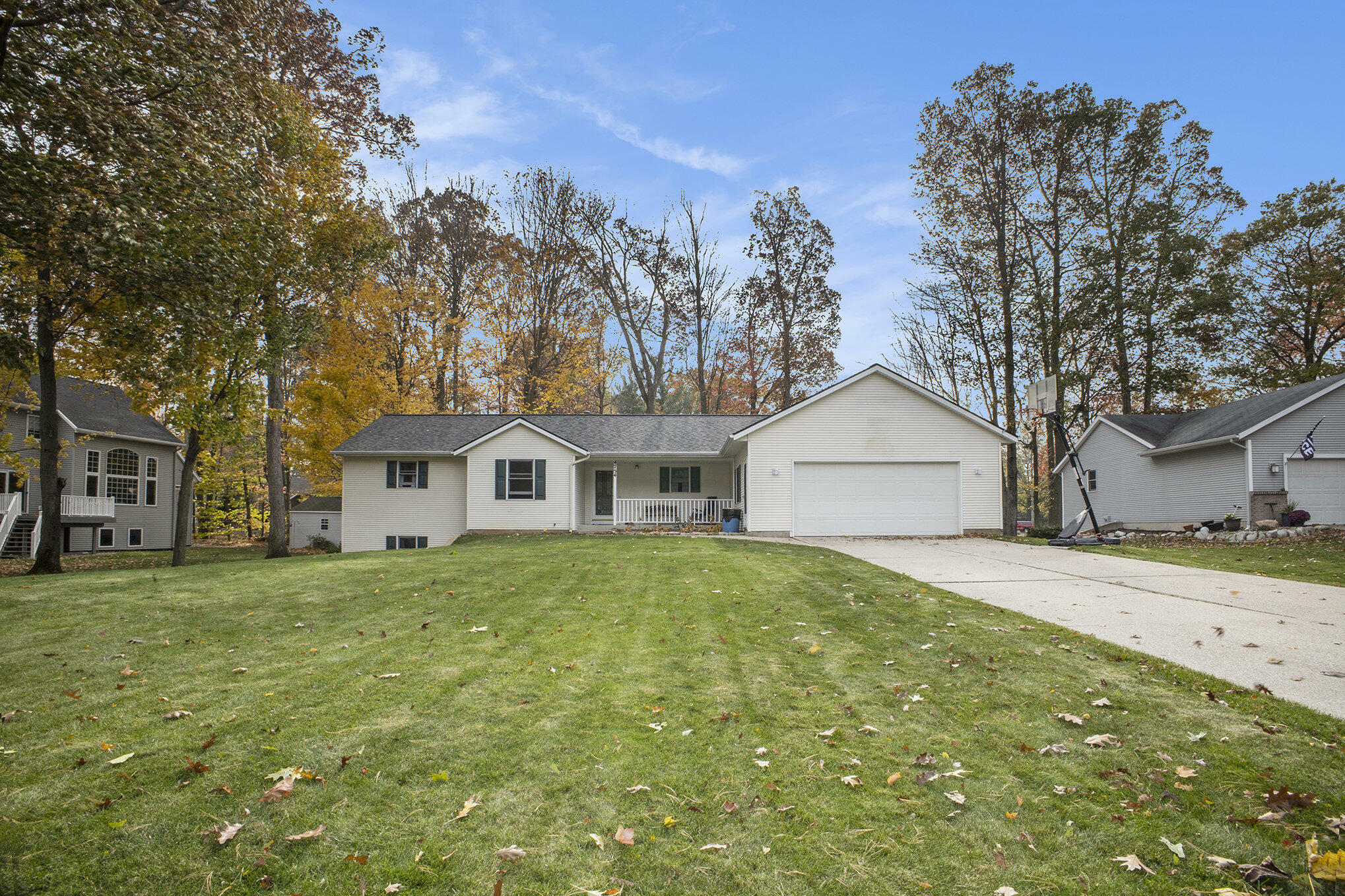 Property Photo:  4754 Oaklane Drive  MI 49426 