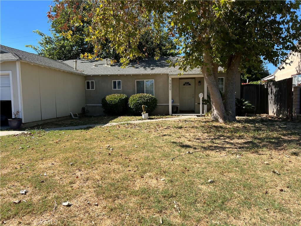 Property Photo:  7939 Zelzah Avenue  CA 91335 