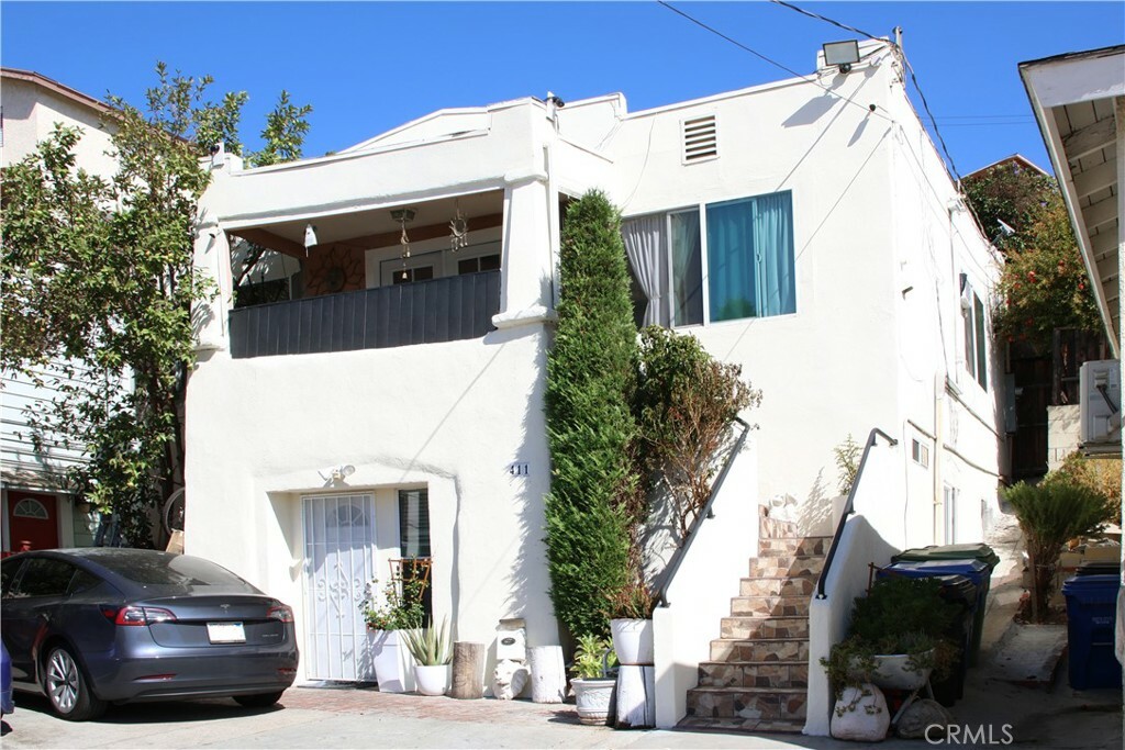 Property Photo:  411 W Avenue 37  CA 90065 