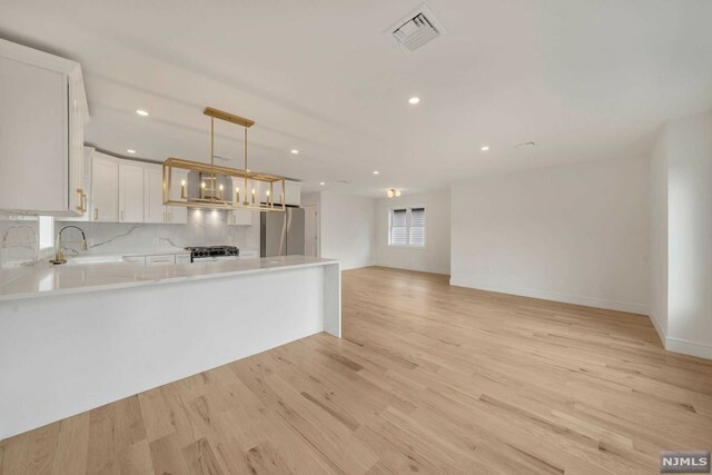 Property Photo:  310 Anderson Street 2  NJ 07601 