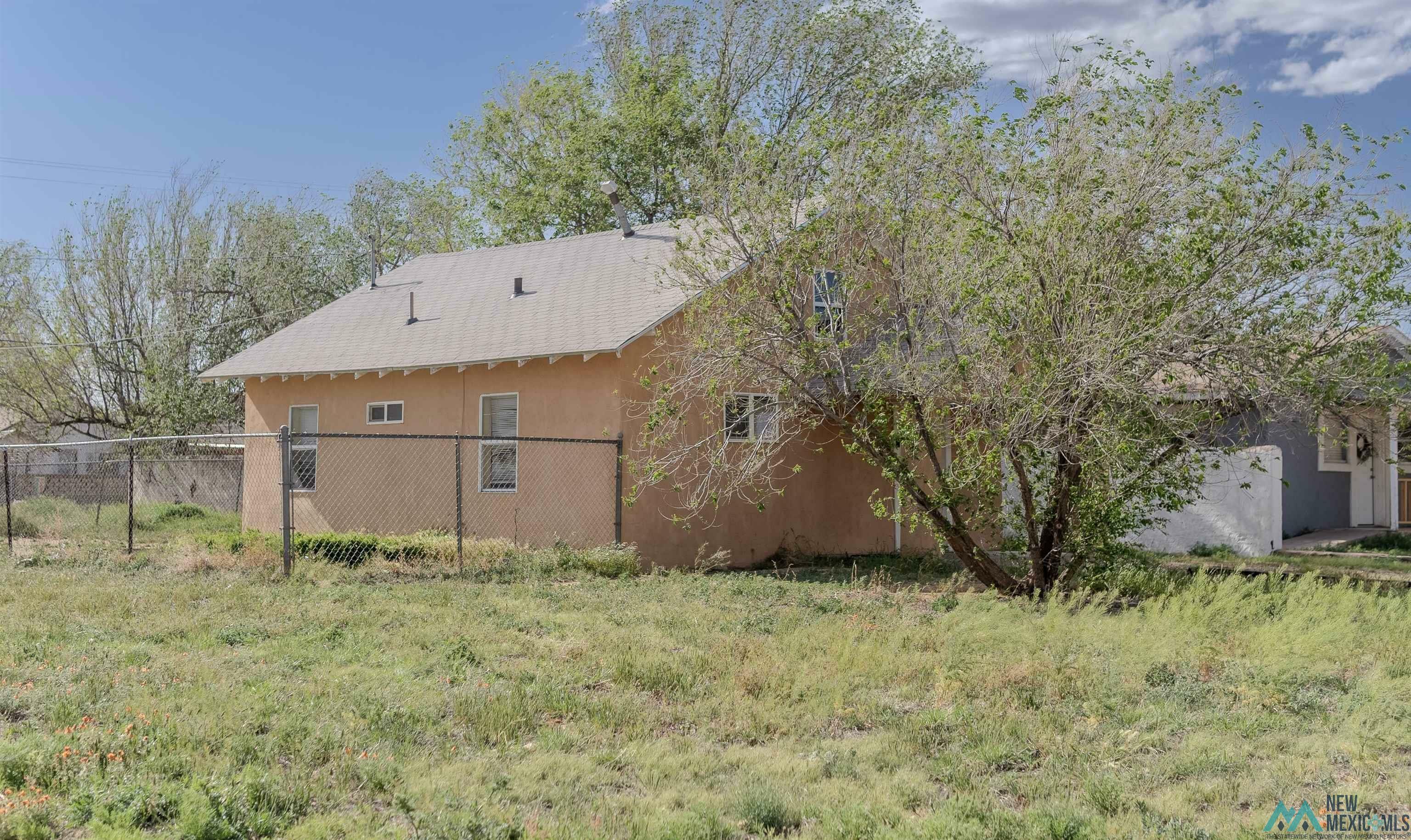 Property Photo:  600 N Oak Street  NM 88101 