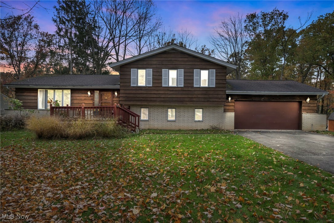 Property Photo:  16898 S Meadowpark Drive  OH 44146 