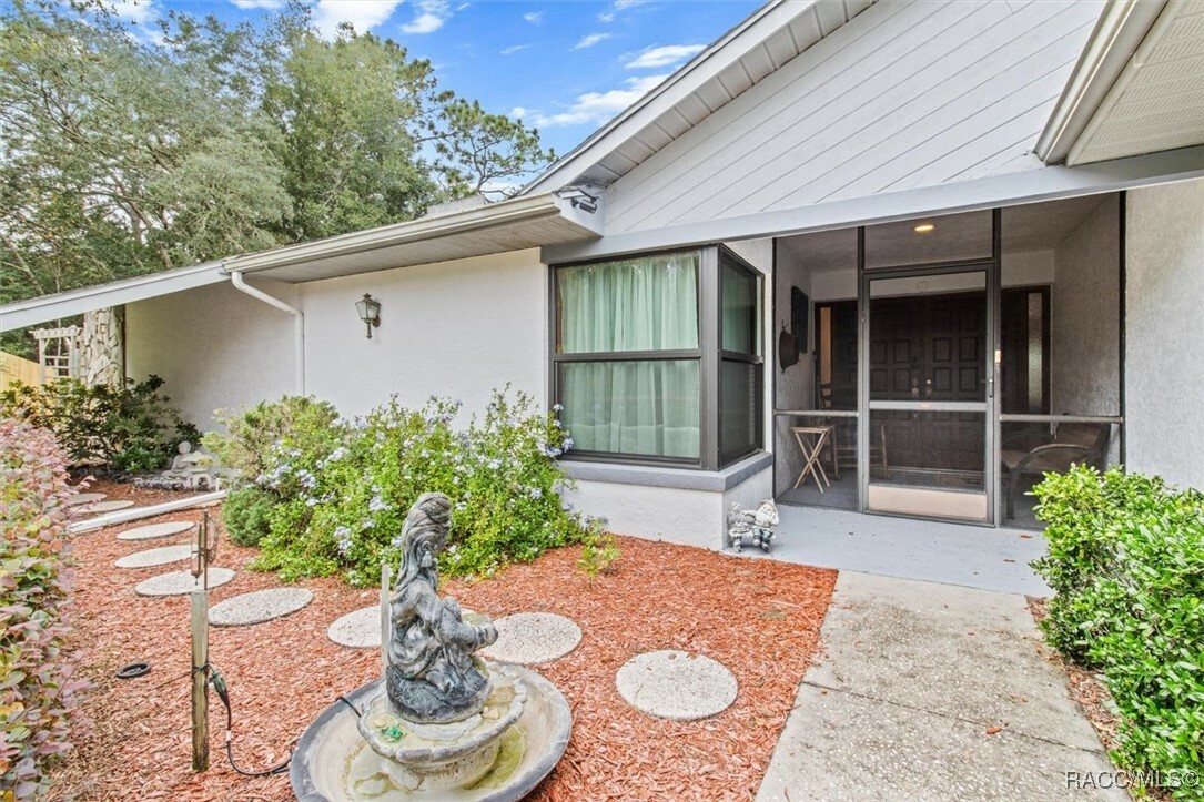 Property Photo:  1091 E Hobart Lane  FL 34442 