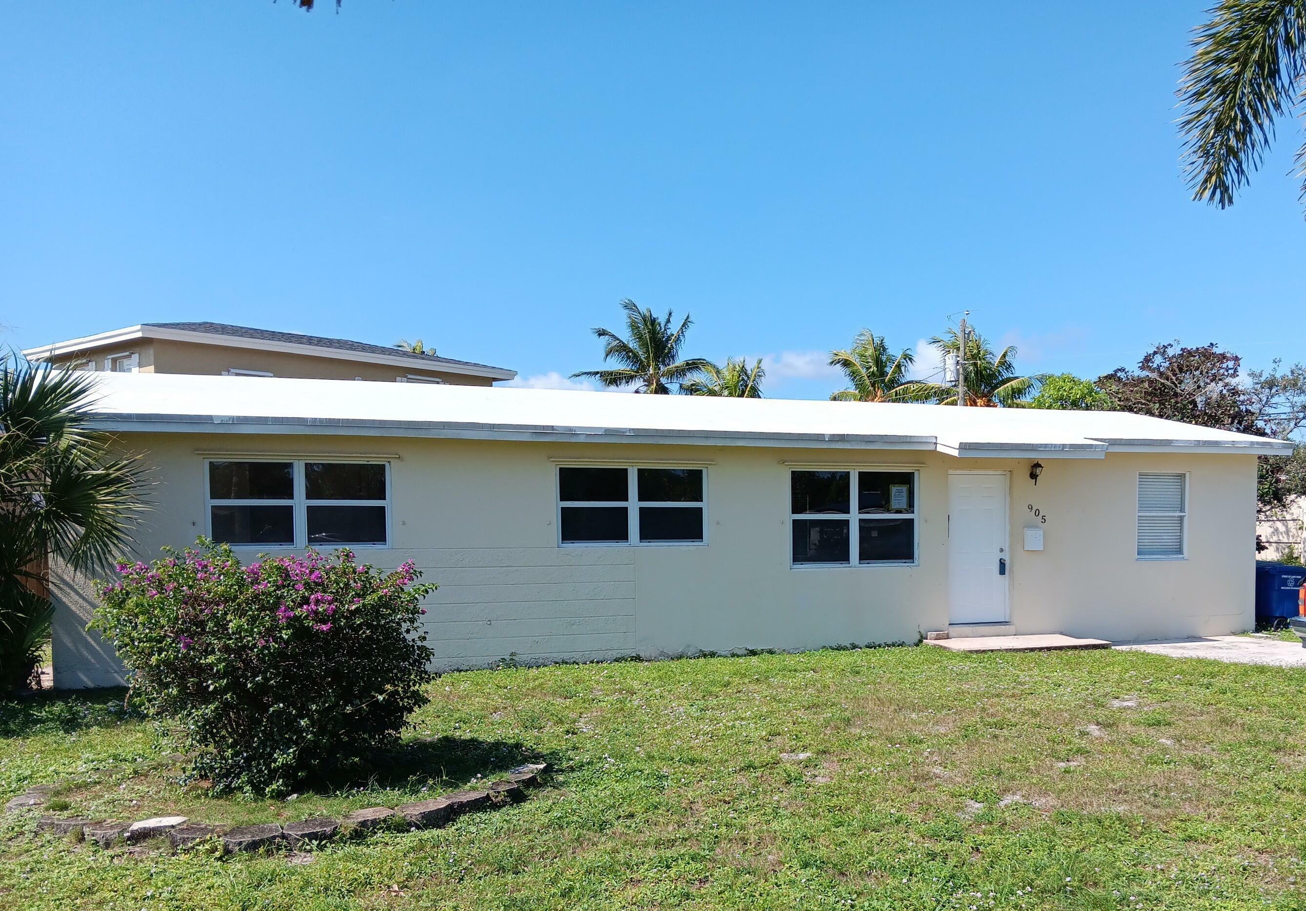 Property Photo:  905 W Kalmia Drive  FL 33403 