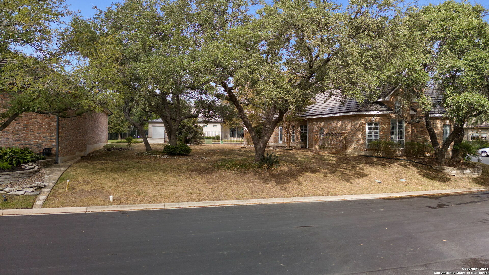 Property Photo:  23 Westcourt Ln  TX 78257 