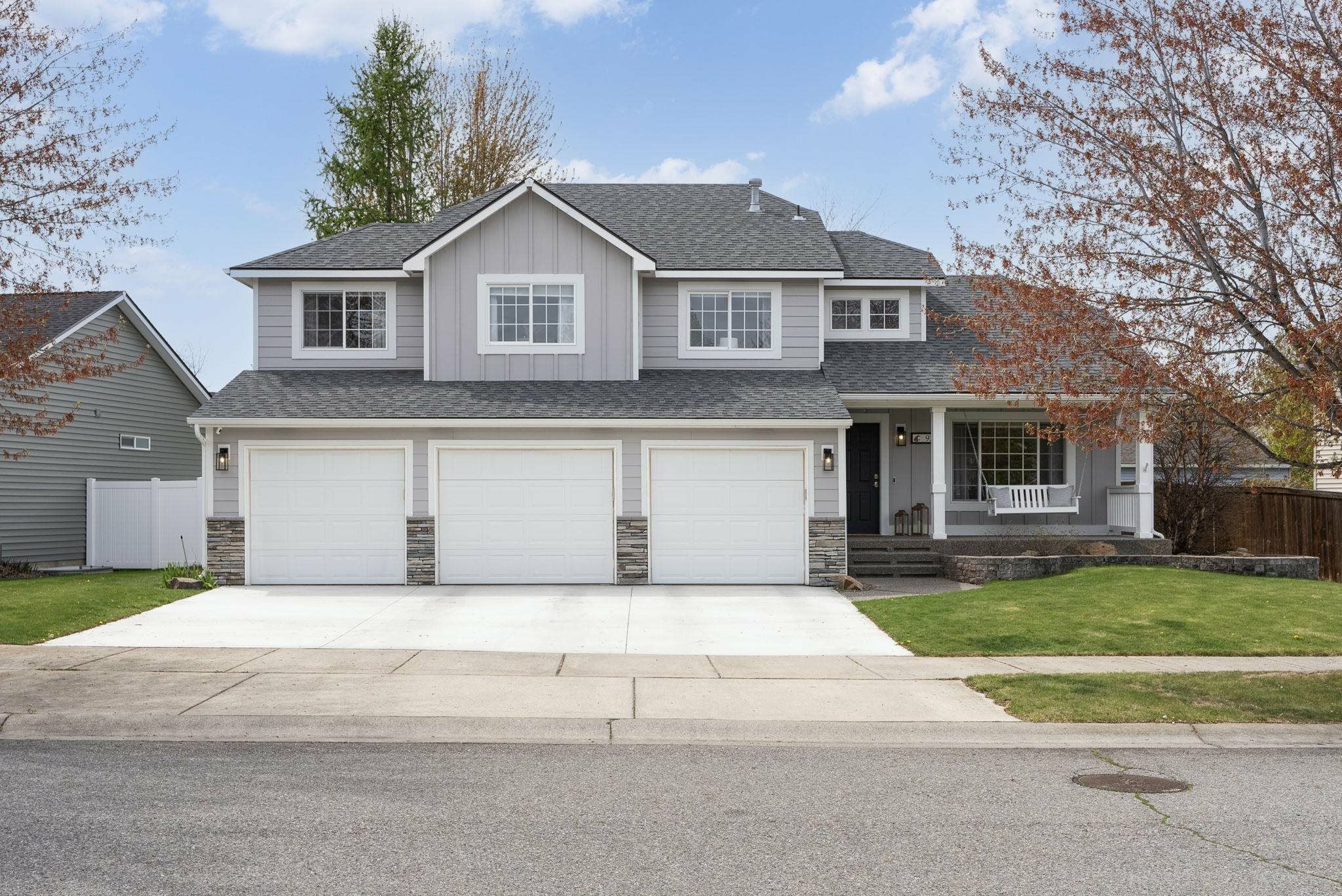 Property Photo:  925 N Simpson Rd  WA 99019 