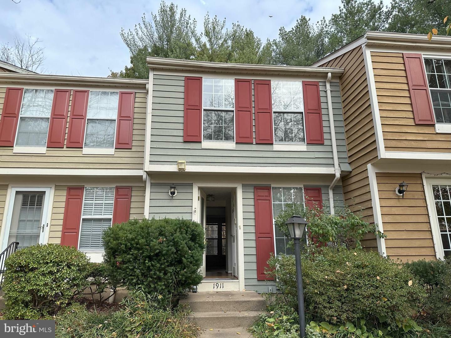 Property Photo:  1911 Belmont Ridge Court  VA 20191 