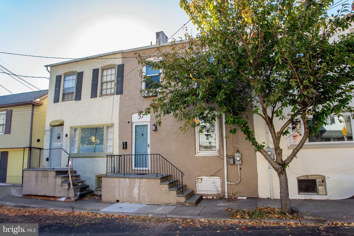 Property Photo:  57 N Franklin Street  NJ 08530 