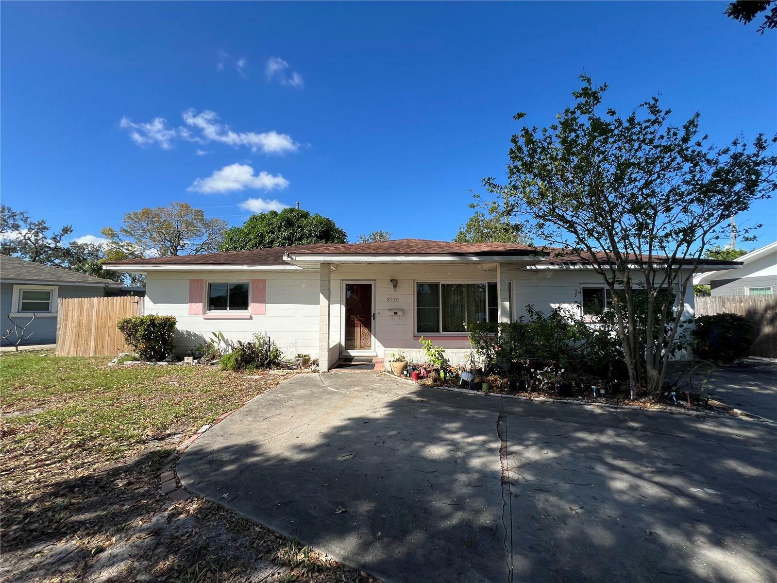 Property Photo: 8950 3rd Street N FL 33702