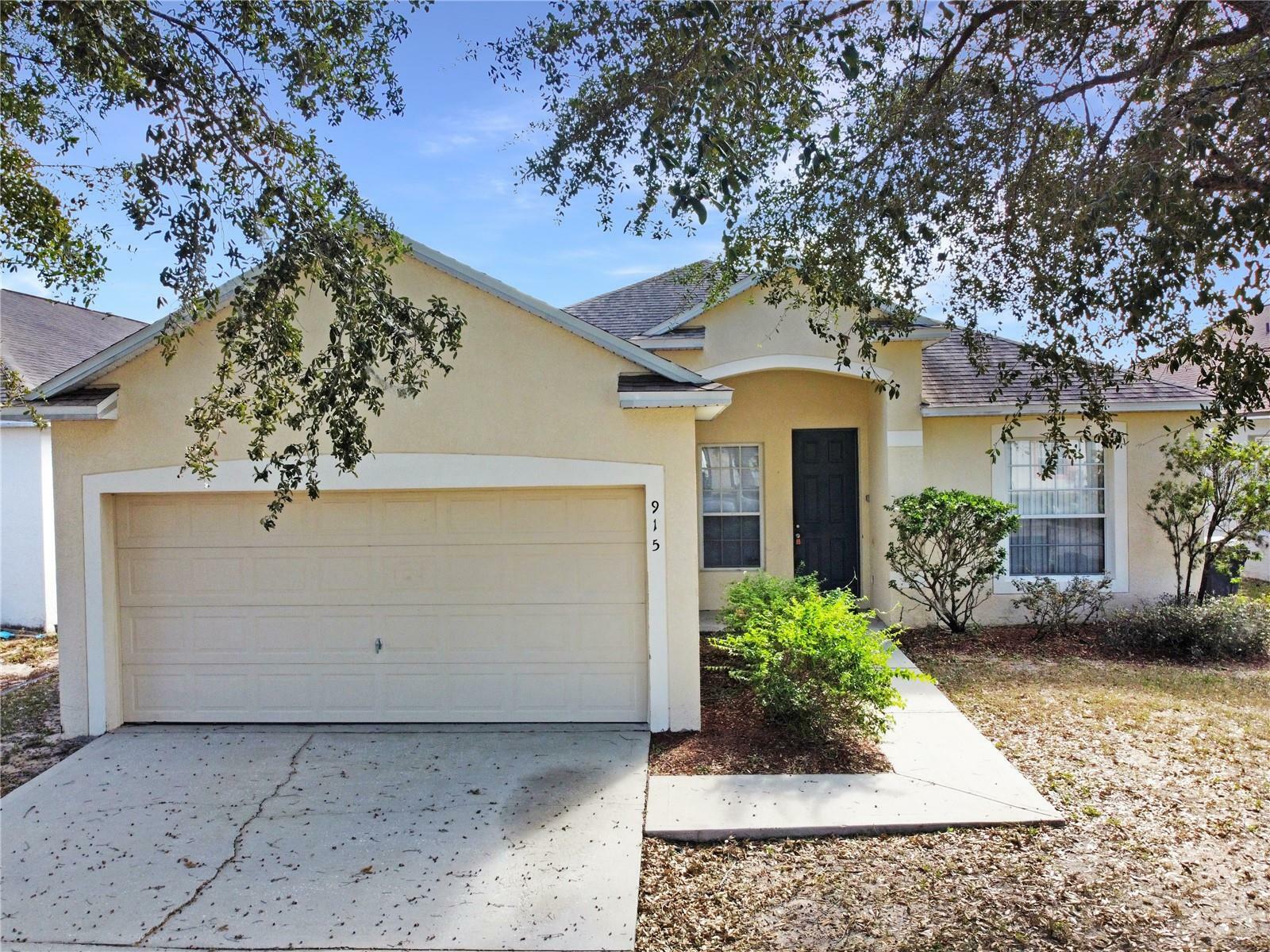 Property Photo:  915 Knollwood Drive  FL 33837 