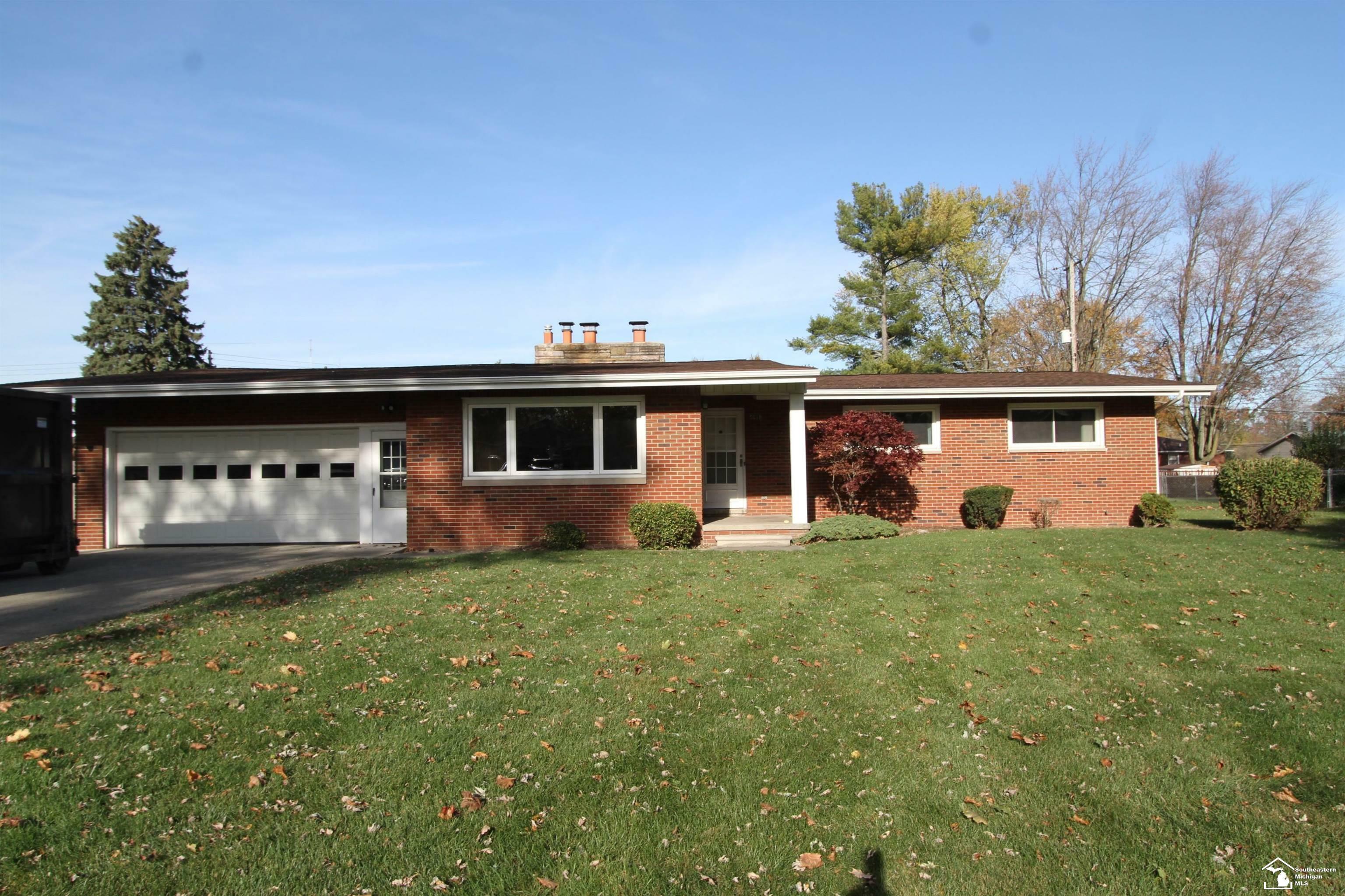 Property Photo:  5018 Brentwood Drive  MI 48161 