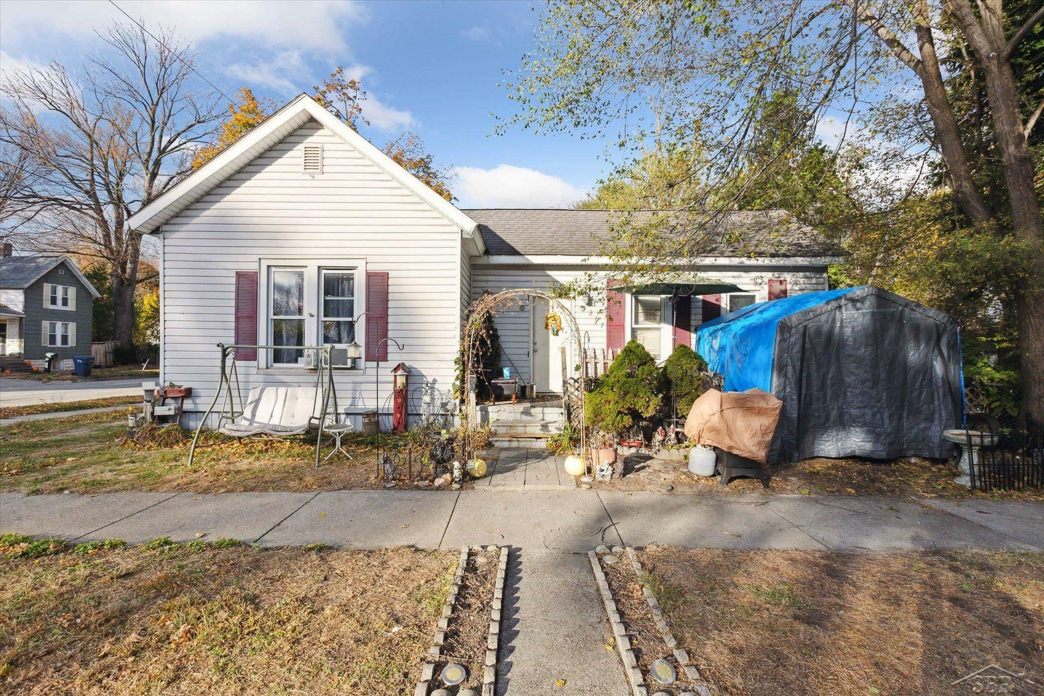 Property Photo:  207 E Thomas Street  MI 48706 