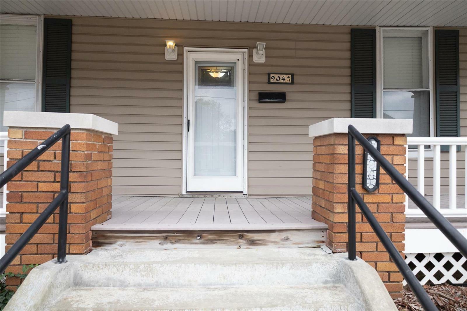 Property Photo:  904 Vandalia Street  IL 62234 