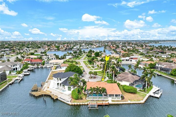 Property Photo: 418 Tarpon Court FL 34145
