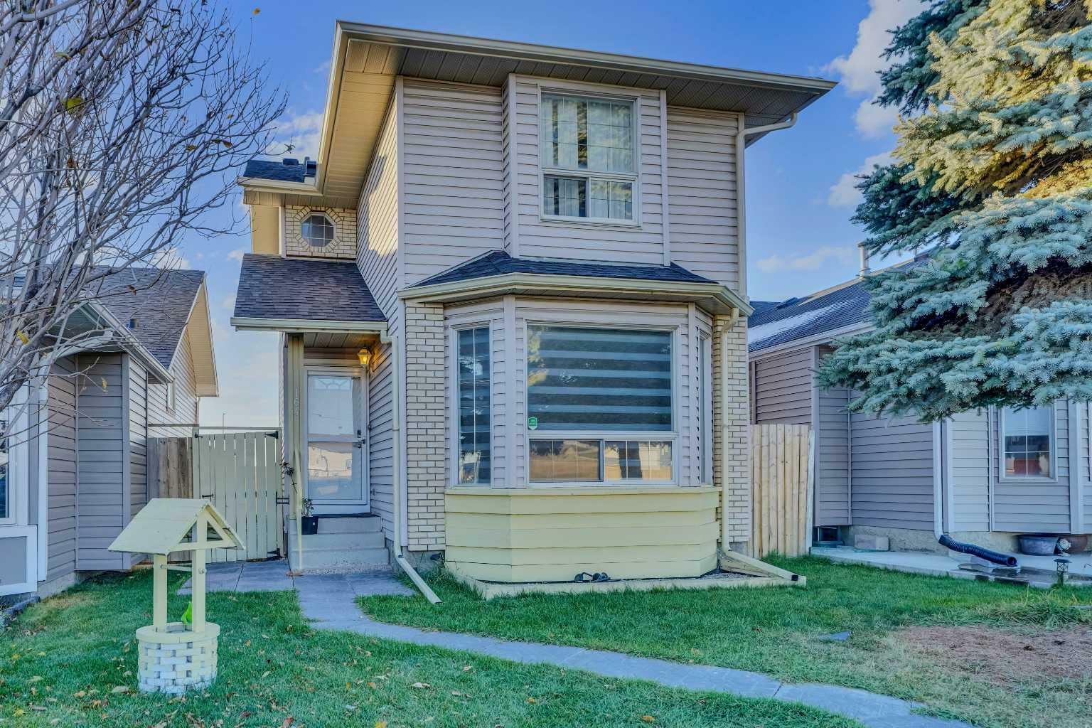 164 Martinwood Way NE  Calgary AB T3J 3H8 photo