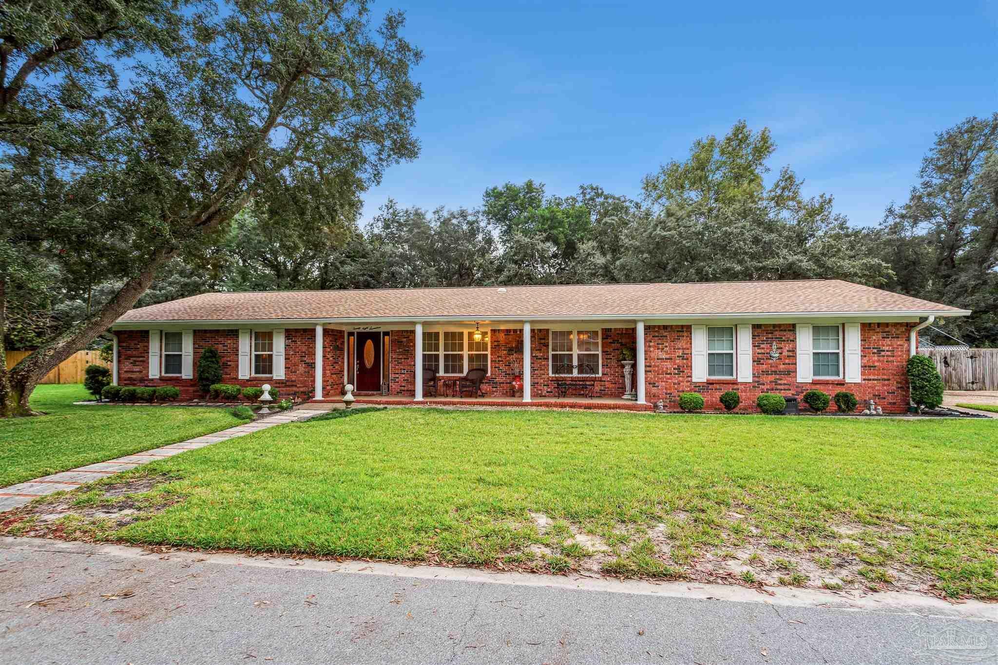 Property Photo:  2817 Whisper Oaks Dr  FL 32563 