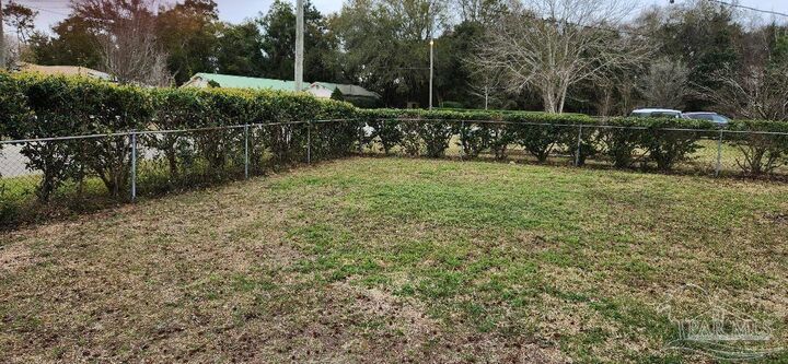 Property Photo: 6406 Antietam Dr FL 32503