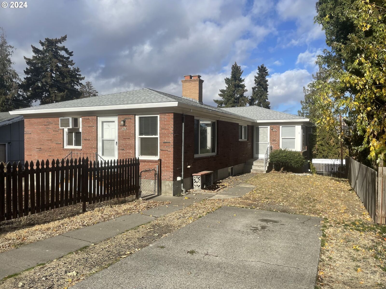 Property Photo: 605 E 14th St OR 97058