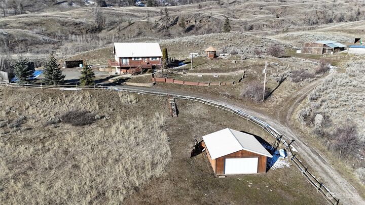 Property Photo:  33  Eighme Road  WA 98844 