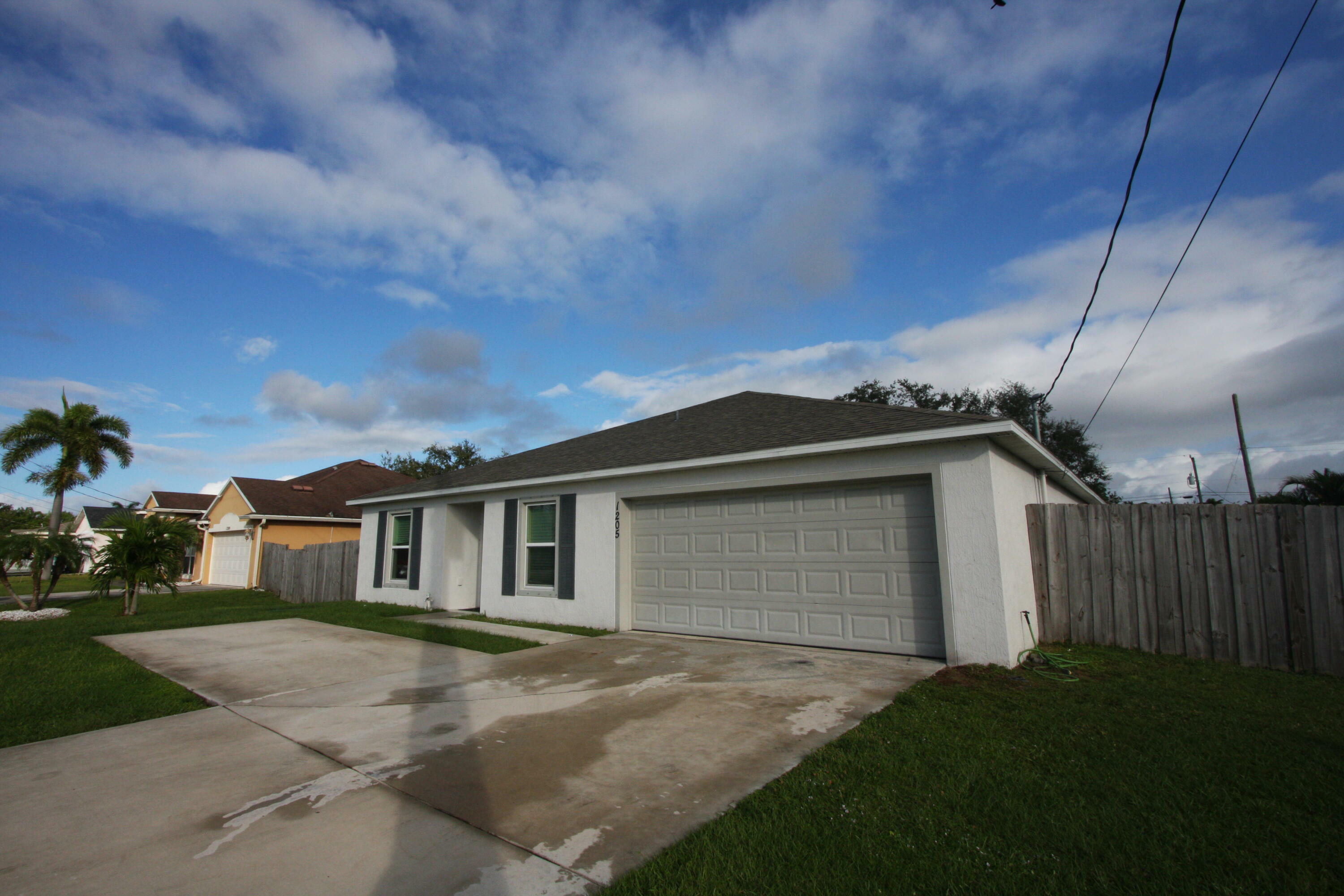 Property Photo:  1205 SW Alcantarra Boulevard  FL 34952 