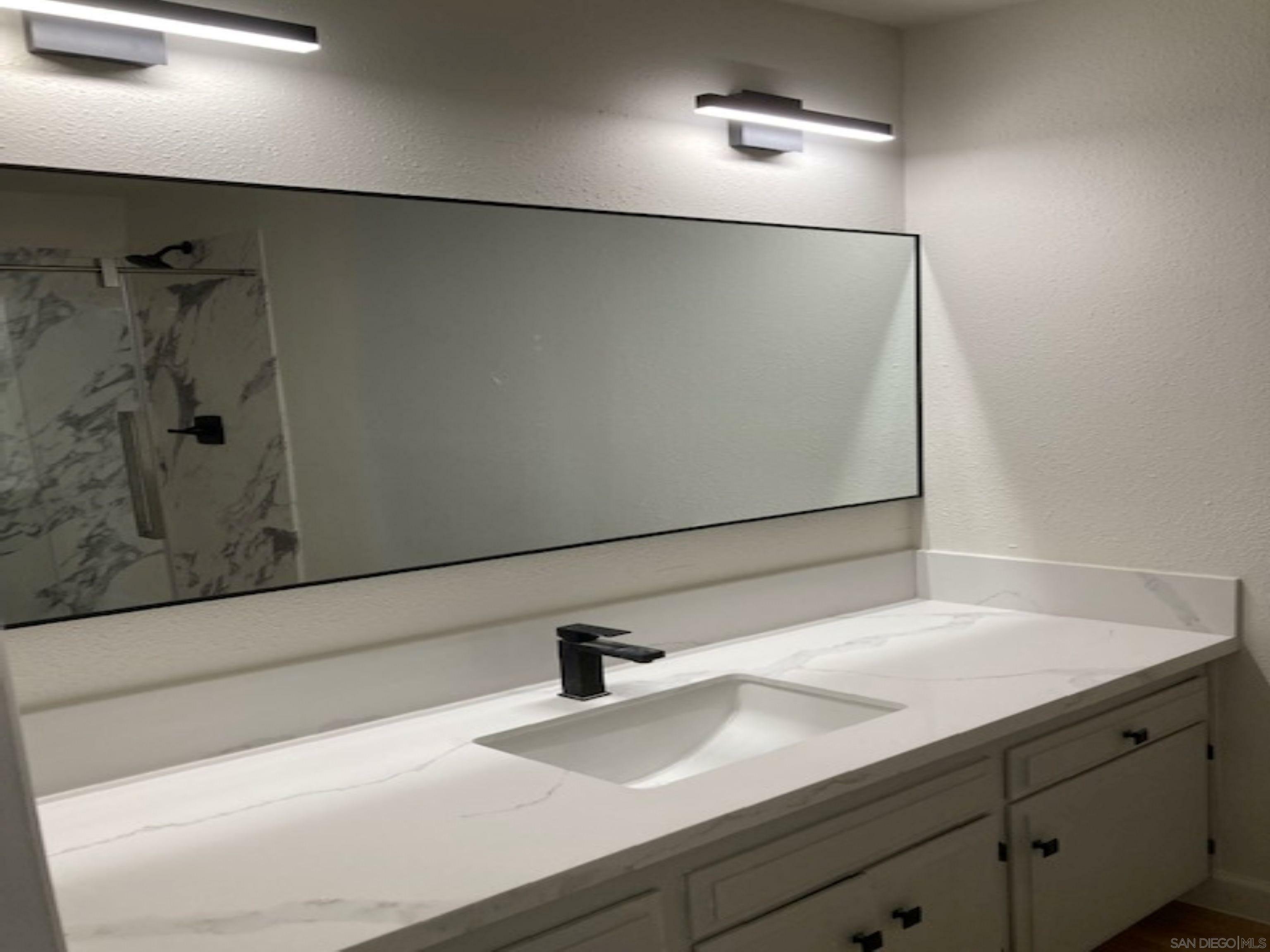 Property Photo: 811 W Nutmeg St 302 CA 92103
