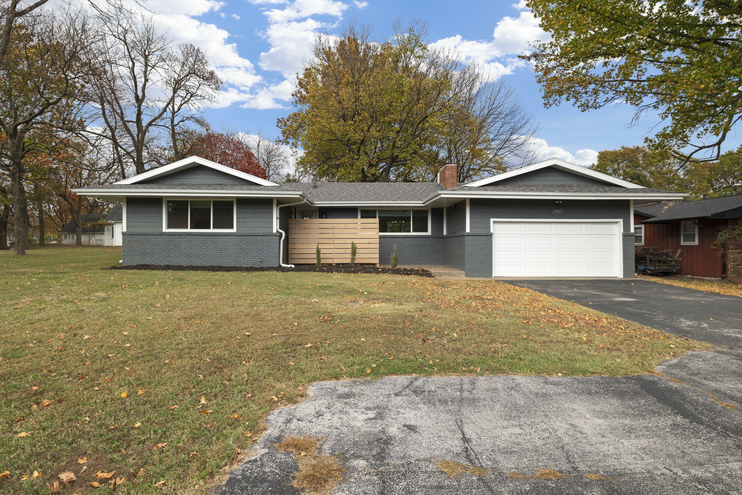 2857 E Catalpa Street  Springfield MO 65804 photo