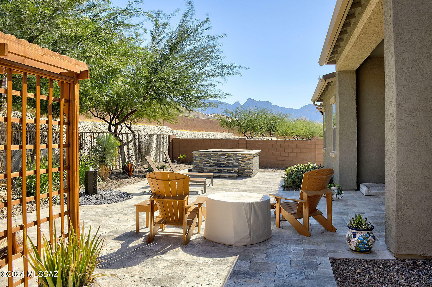 Property Photo: 13490 N Fiesta Flower Drive AZ 85755