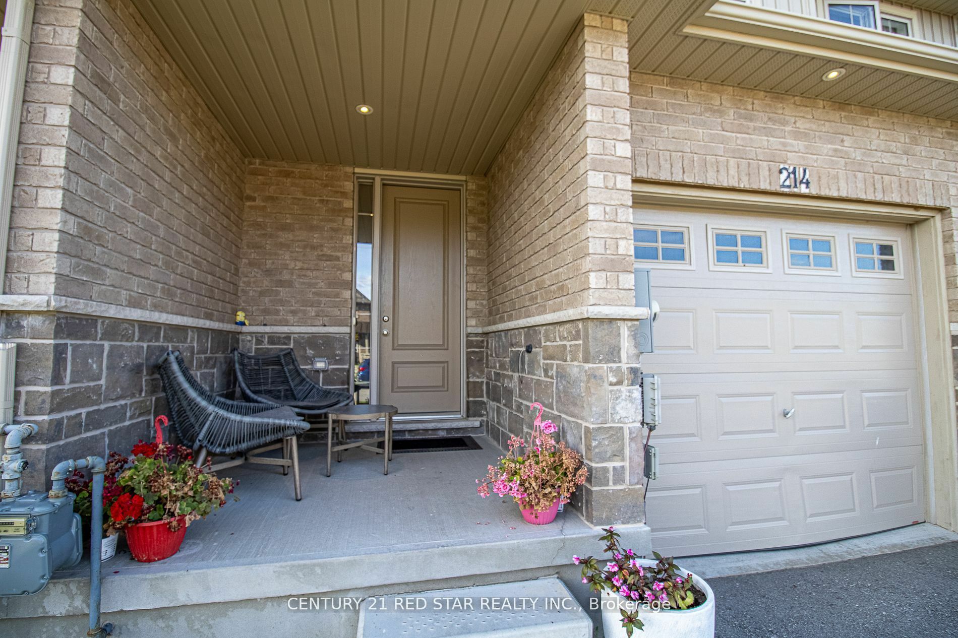 Property Photo:  214 Poppy Dr E  ON N1L 0N2 