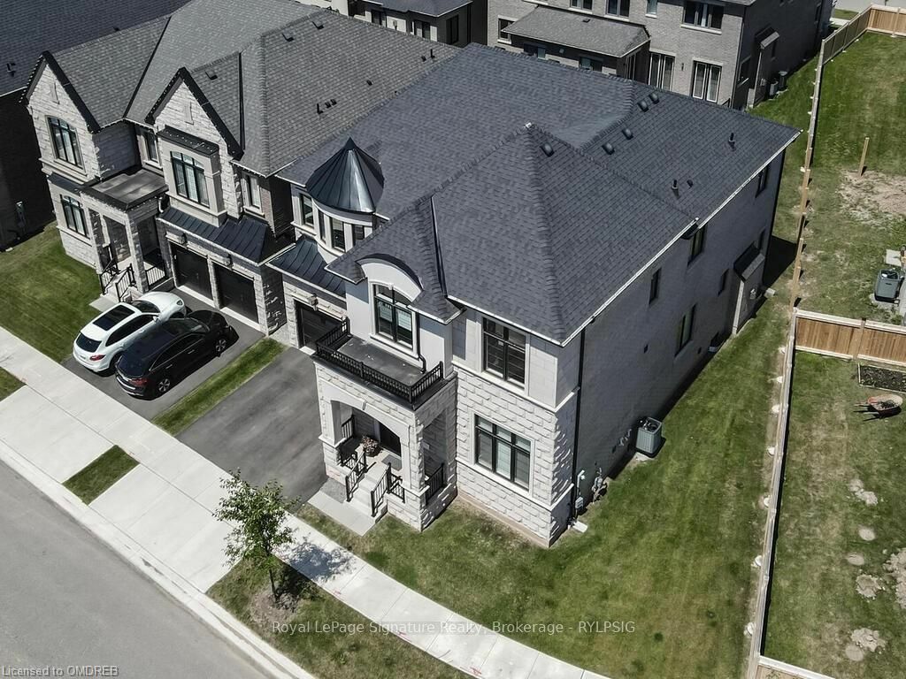 Photo de la propriété:  2302 Hyacinth Cres  ON L6M 5M9 