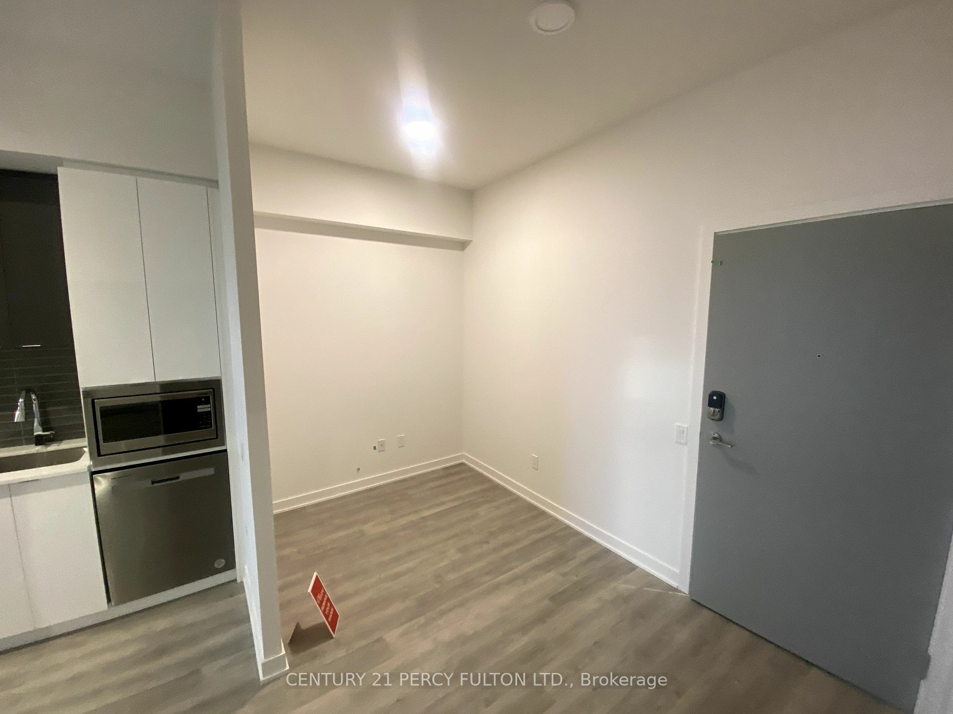 Property Photo:  50 Upper Mall Way 2204B  ON L4J 0L8 