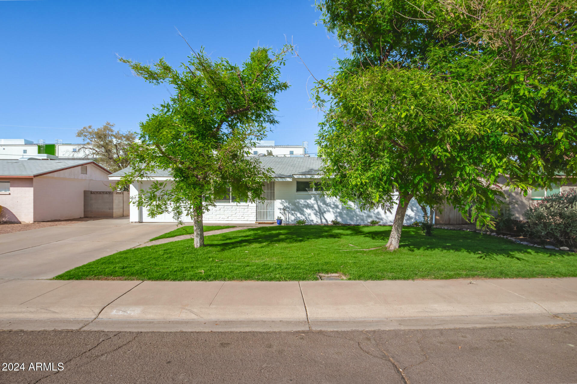 Property Photo:  1112 W 9th Street  AZ 85281 