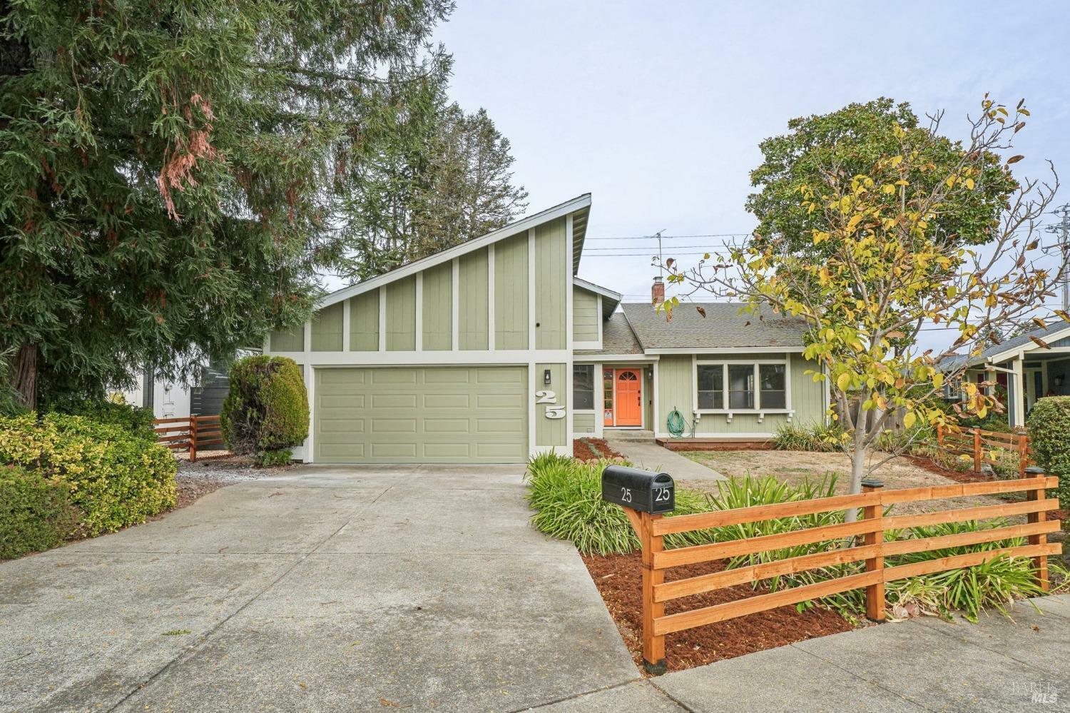 Property Photo:  25 Leslie Court  CA 94947 