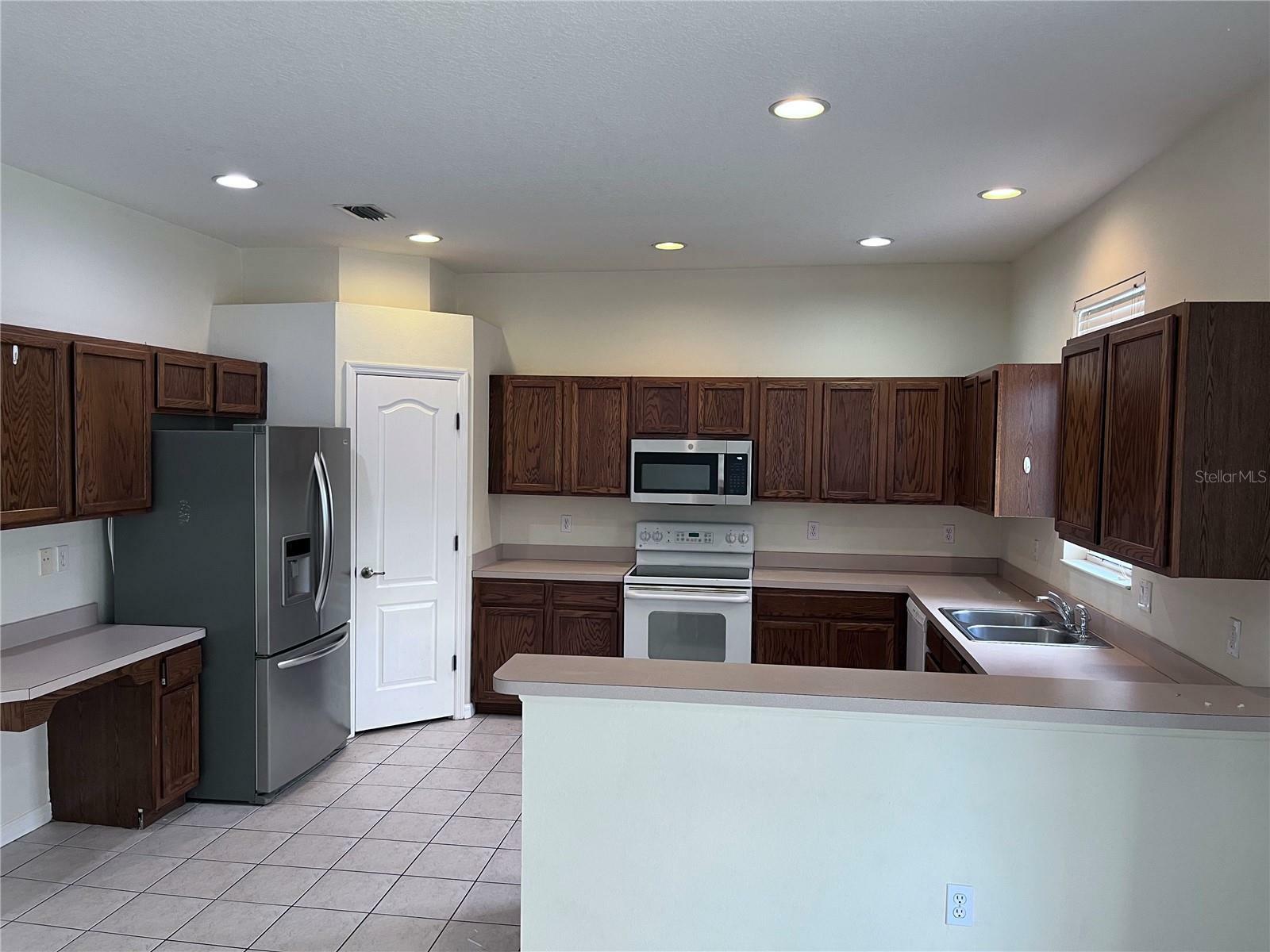 Property Photo:  5723 New Paris Way  FL 34222 