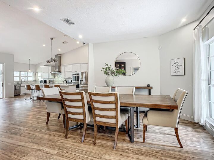 Property Photo: 693 Charrice Place FL 32771