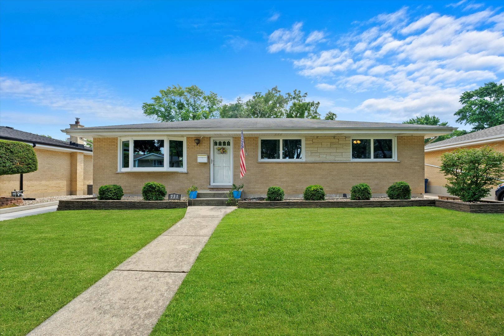 Property Photo:  731 W Saint Aubin Drive  IL 60101 