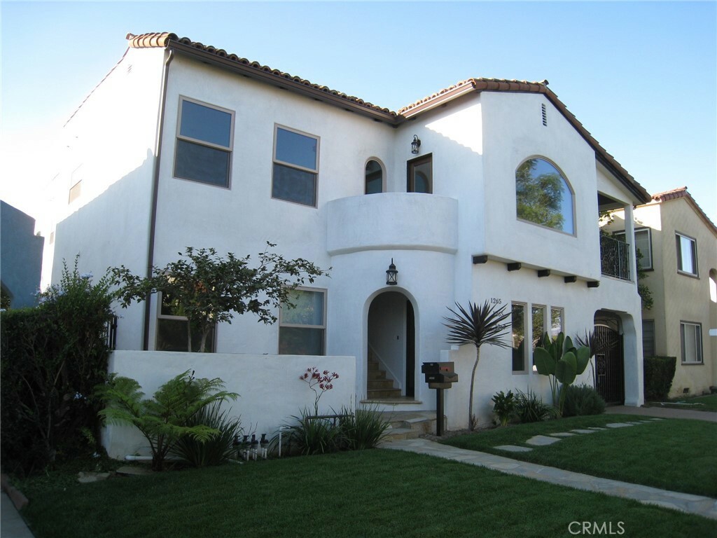 Property Photo:  1265 S Cloverdale Avenue 1/2  CA 90019 