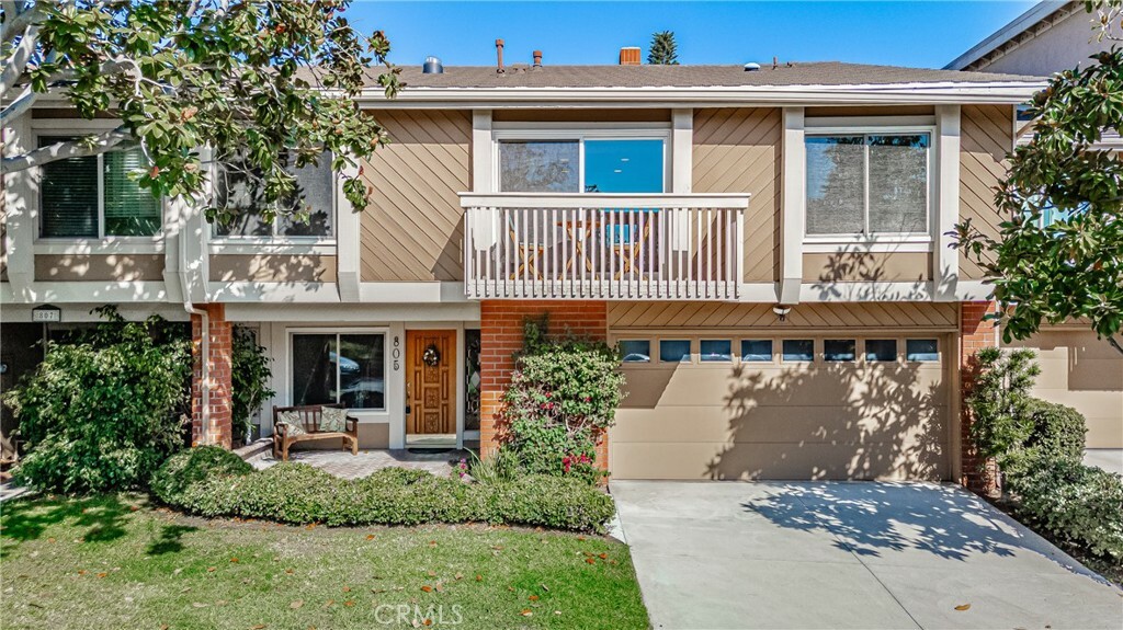 Property Photo:  805 W Glenwood Circle  CA 92832 