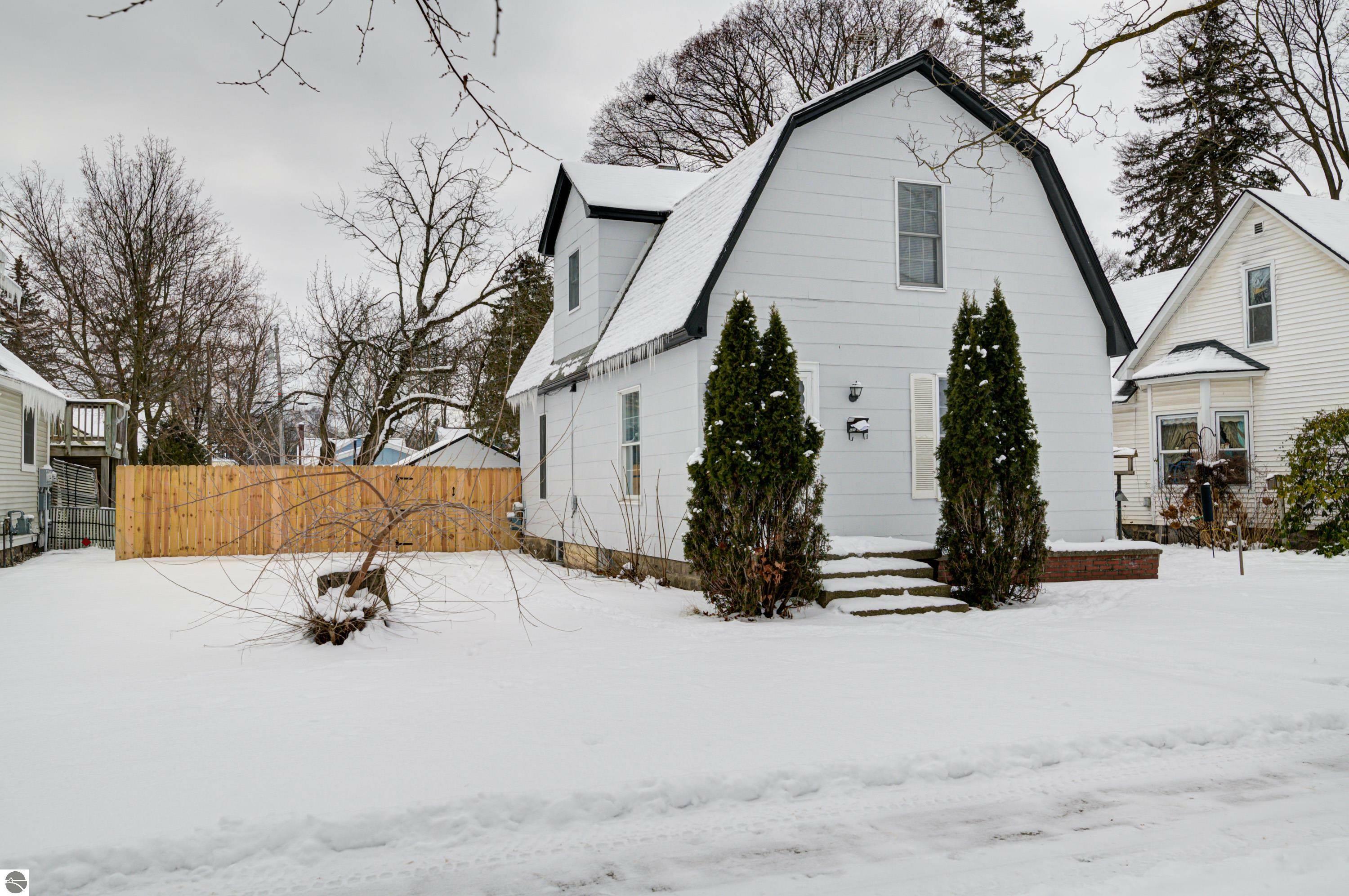 Property Photo:  607 W Tenth Street  MI 49684 