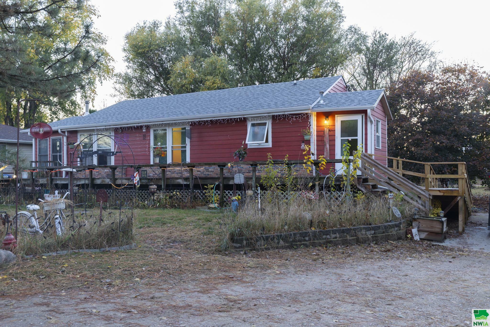Property Photo: 1615 Ellis Drive NE 68731